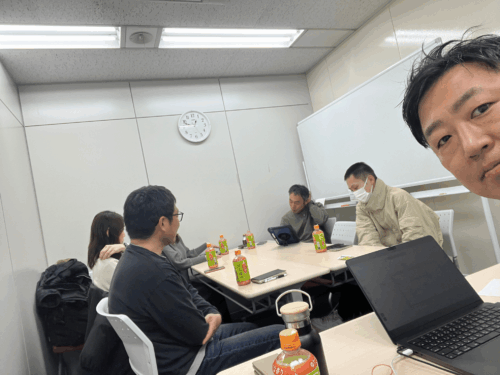 歩幅を合わせる。